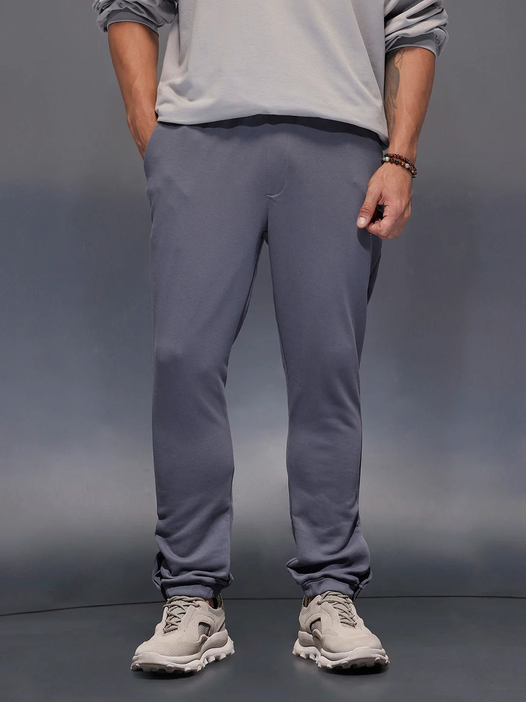Men’s Minimal Straight Fit knit jogger | Dark Grey