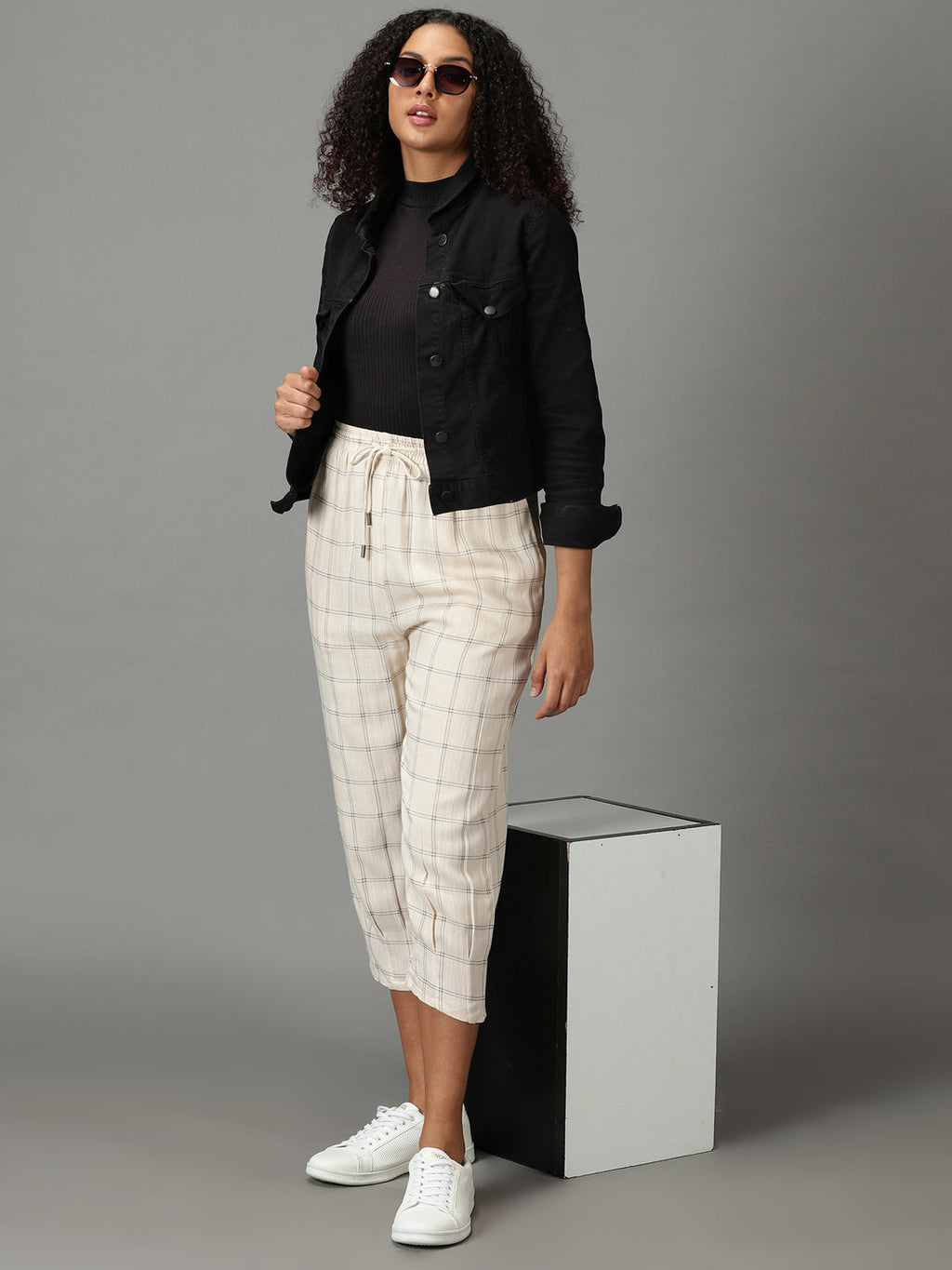 Women's Cream Checked High-Rise Relaxed Straight Fit Linen Regular Trousers