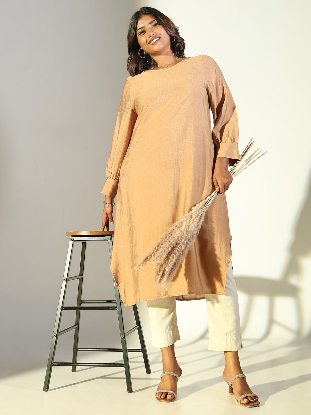 Women's Beige Solid Straight Kurta